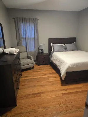 Luxurious 2-bedroom apartment with WiFi, AC in tranquil Irvington