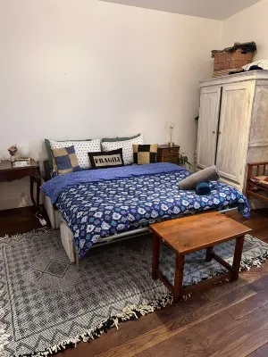 Beautiful apartment in pleasant Parisian neighborhood Hotels in Belleville