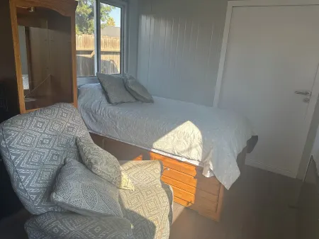 Charming studio with WiFi and AC in lovely Fresno Отели рядом с достопримечательностью «Deran Koligian Stadium»