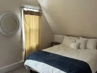 Cozy charming home Hotels in Irondequoit