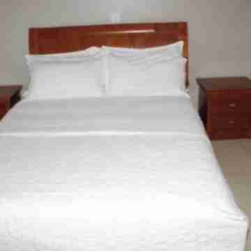 Highlands Apartments 2 BR Suite 004 Rooms