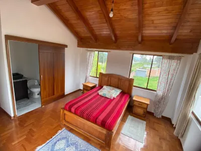 35 minutes from Quito airport country house in Pintag Отели рядом с достопримечательностью «Z B»