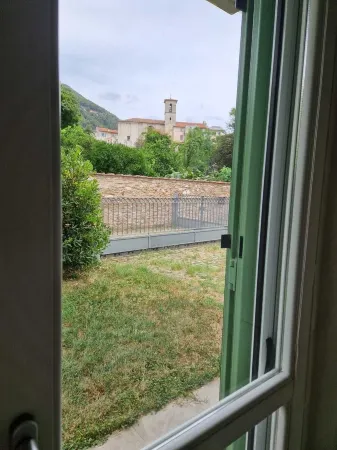 Relax in this quiet space centrally located in Massa. Отели в г. Масса