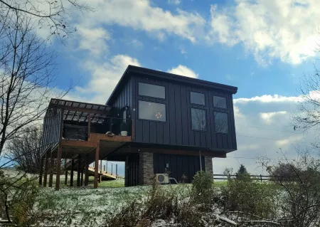 The Overlook; A Romantic Treehouse for Two