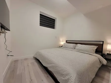 Spacious 2-Bedroom Brand New Residential Home Отели рядом с достопримечательностью «Университет Брендона»