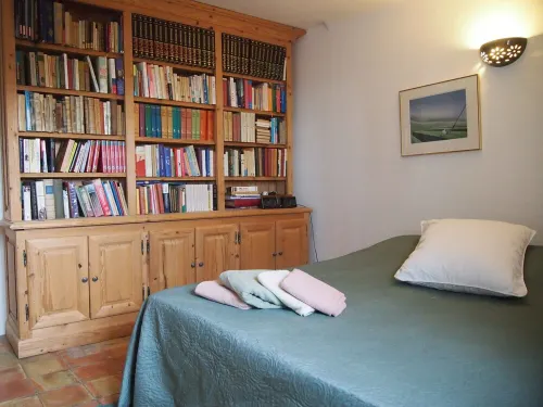 10 persons accommodation: spacious 6 pers villa + 4pers Cabanon in Aups (Provence)