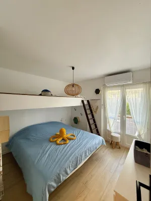 Apartment Les embruns, 1 min from the beach with sea-view terrace.