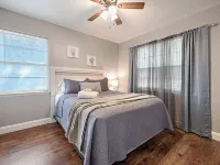 Hot Tub, Gameroom,17 min to Dickies Arena, FirePit!!!!! Hotels in Burleson