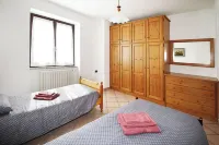 Spazioso appartamento con vista lago in zona tranquilla adatto per famiglie.