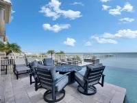 Luxury Waterfront Paradise in Apollo Beach