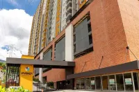 Cozy 3-bedroom apartment in beautiful Copacabana with WiFi, fitness room Hotels in Bello