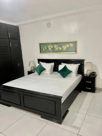 M & M Penthouse, 1 bedroom Salon Villa Complete