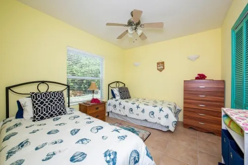 Key Lime Cottage 2 Bedroom Home - parking