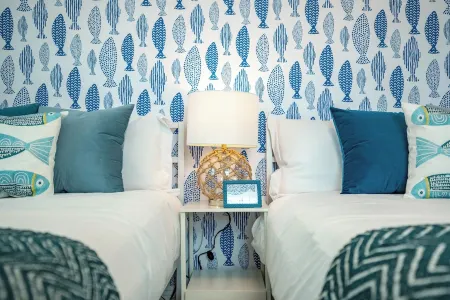 Spacious 4-bedroom house with WiFi, AC in serene Midway City