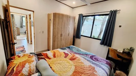 Jungle Beach Home, 3 Bdrm, 2 Bath, no pets or smoking- walk 2 best area beaches!