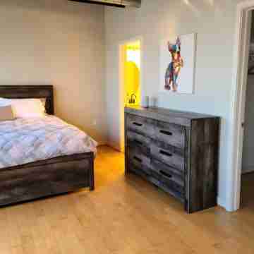 KING bed + Adjustable Bed + Parking Rooms