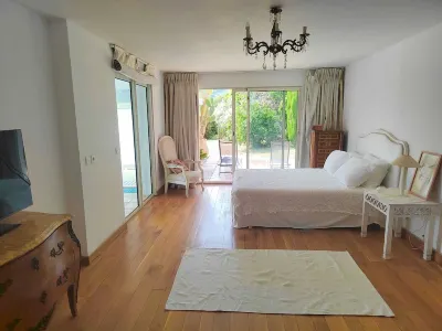 Villa vue mer ,grande Piscine à Débordement, Tennis, Piscine Intérieure, Hotel in zona Fondazione Maeght