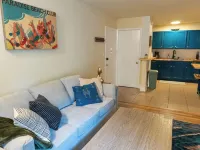 The Cozy Gator-Walk to Shands, UF & Gators 2BR