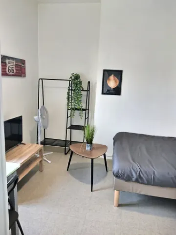 Superbe Studio 2 Face Gare, Wifi Gratuit, Belle Vue sur Ville, Proche Commodités