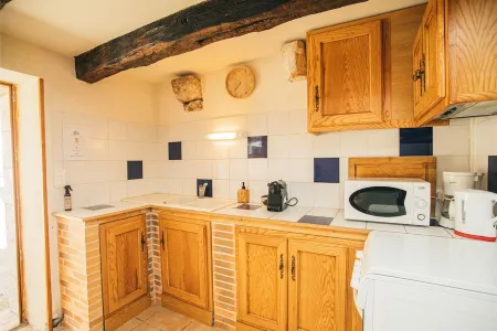 Charming town house in the heart of the medieval city Отели в г. Монпеза-де-Керси