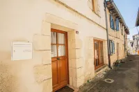 Charming town house in the heart of the medieval city فنادق في Montpezat-de-Quercy