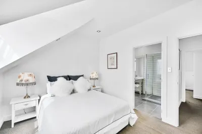 Cooks Cottage - Russell Cottages Collection Hotels near The Strand Beach