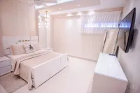 14th Floor Modern Ocean, Beach & Pool View Apartment in Juan Dolio โรงแรมใน