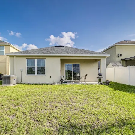 Peaceful 2BR Home w/ Modern Comforts in Riverview Отели в г. Ривервью