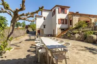 Ca la Goyi: swimming pool, games room, petanque, table soccer, ping-pong... All in one. Hotels in Caldes de Malavella