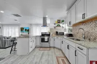 Charming 2-bedroom apartment in lovely DeBary with AC, WiFi Hotels in DeBary