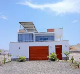 Luxury 3- Story beach house with Rooftop pool & Artisan pizza oven. Hotels in Cerro Azul District