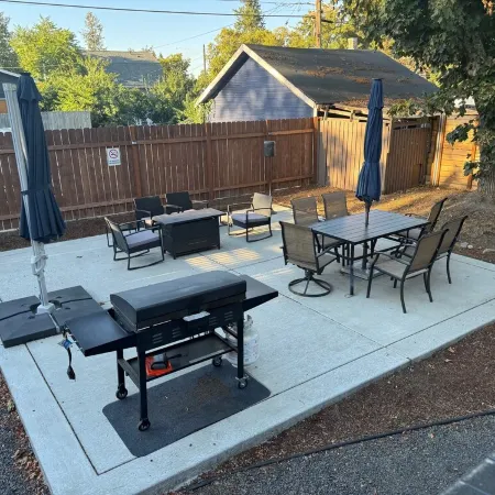 Broadway Charmer, 3 minutes from Downtown and just 13 minutes from the Airport.