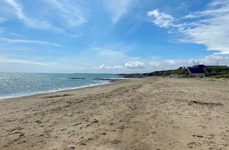 BEAUTIFUL COTTAGE IN IRELAND DIRECTLY ON THE COAST