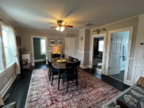 Charming historic 2-bedroom farmhouse 4 miles from historic Milan with WiFi Hotels in Milan Township