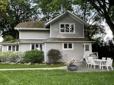 Lake Delavan Guest House with boat slip! Hotels in Delavan Lake