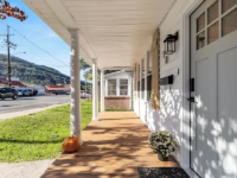 Charming 1-bedroom house in welcoming Big Stone Gap Virginia! Hotels in Wise County