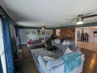 Beautiful 4 Bedroom House in The Village Hotels in The Village