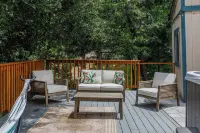 Serene 2 Bed 2 Bath Cabin with Hot Tub Nestled in San Bernardino Mountains