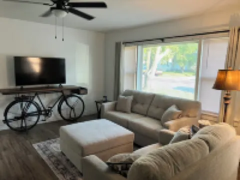 Charming 2-bedroom house with WiFi and AC in Carthage