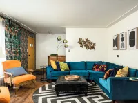 Spacious 4-bedroom house, Fenced Yard, Central Denver & Boulder Hotels in Sherrelwood