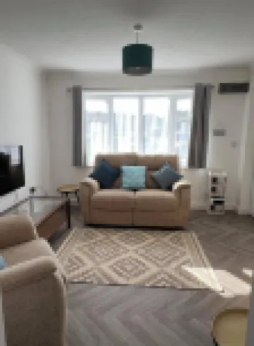 Annie's Hideaway - Coastal Holiday let. Hosts up to 4 guests. 2 bedrooms.