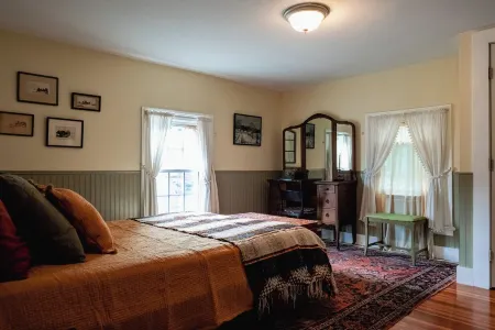 Solomon Ely Homestead - Charming Pittsfield Stay