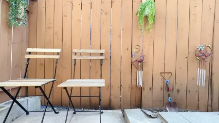 Beautiful Cozy Private Entry Basement Apartment