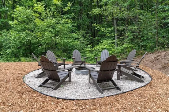 Oasis on 10 Acres, Firepits, 15 Mins to Harbor Springs, Petoskey, Sleeps 14