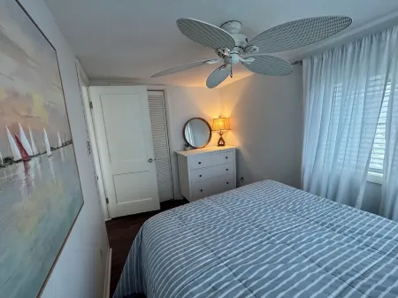 Cozy Lakefront Cottage With Breathtaking Sunsets! Отели рядом с достопримечательностью «Парк штата Покагон»