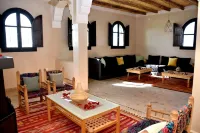 Villa sur Colline Avec Piscine son Vis-à-vis, Hotels in Rehamna