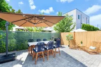 2 King Suite BBQ Free parking 93 Walking score Pet-friendly Hotels in ballard