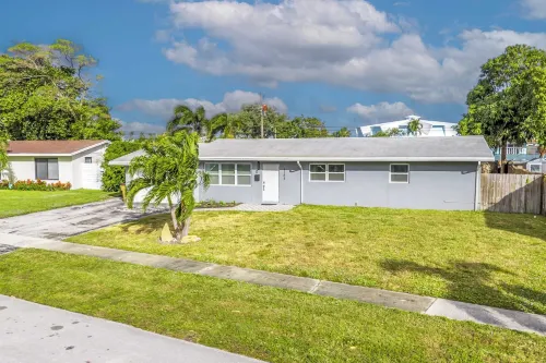 Pool, Hot Tub & Putting Green Near Deerfield Beach Oasis on Fourth by Avantstay