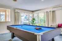 Stayau Family Retreat w/Pool Table in Cranbourne Hotels in Cranbourne