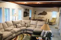 Spacious 6-bedroom house with WiFi & AC in charming Jamestown lake ramp access